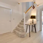 بيت للعطل 4 Bed In Oc-w1027 ويتبي