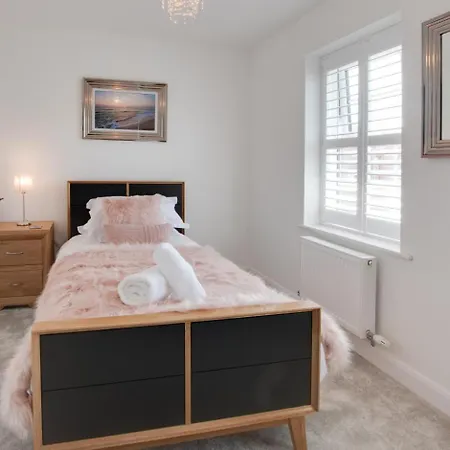4 Bed In Oc-w1027 Whitby