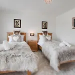 4 Bed In Oc-w1027 Whitby